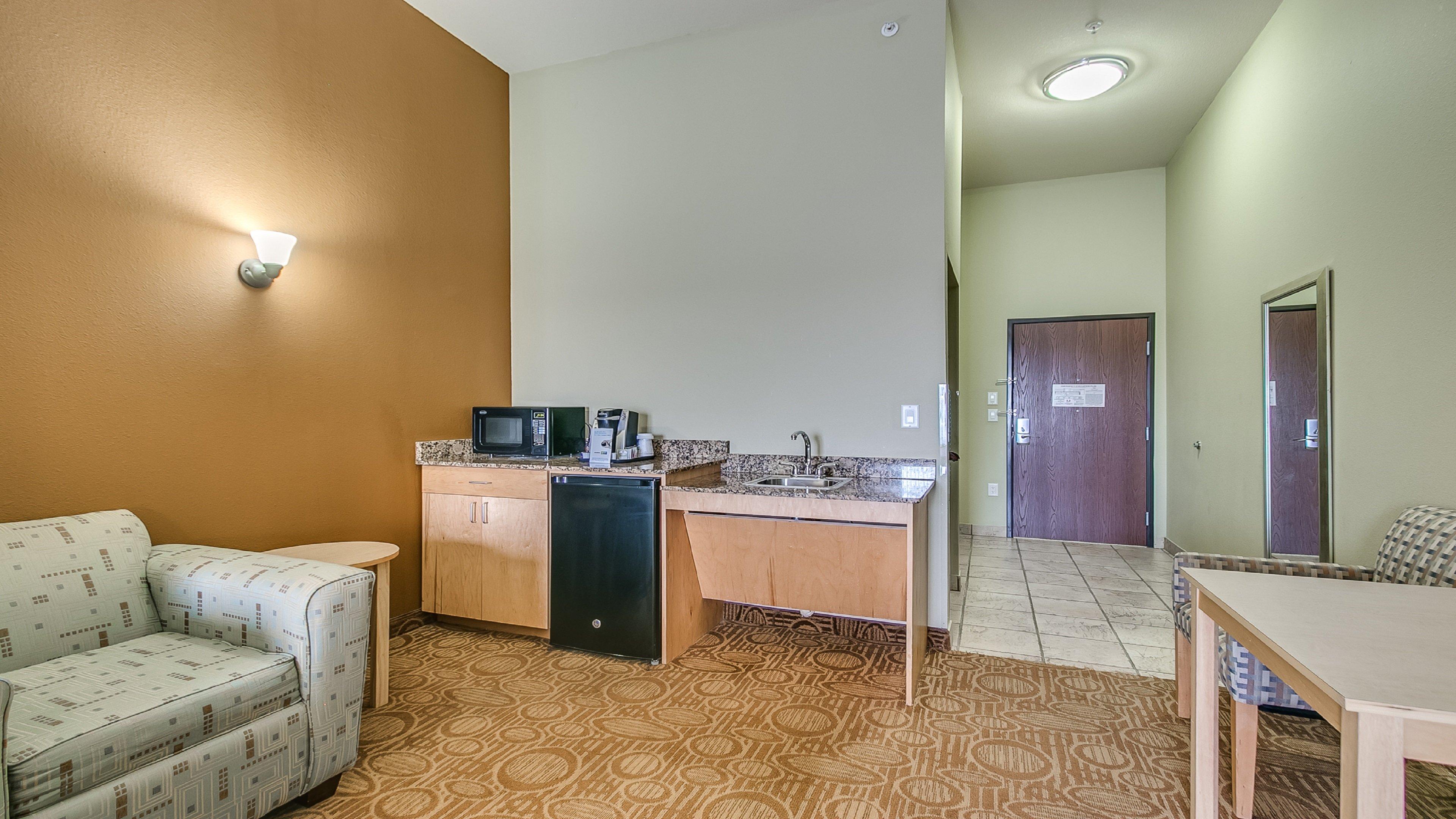 Express & Southwest - Wolfforth By Ihg Hotel