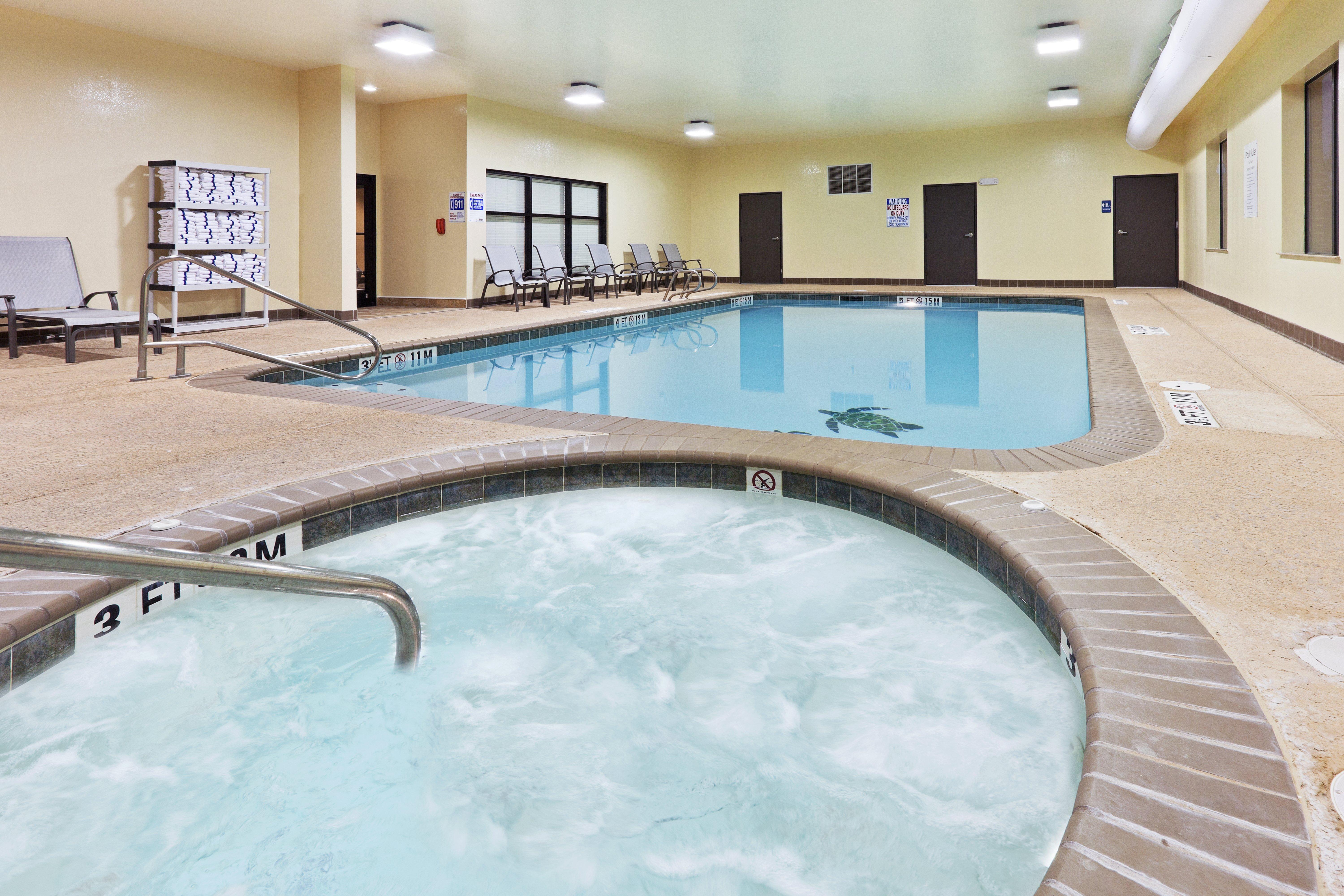 Express & Southwest - Wolfforth By Ihg Hotel