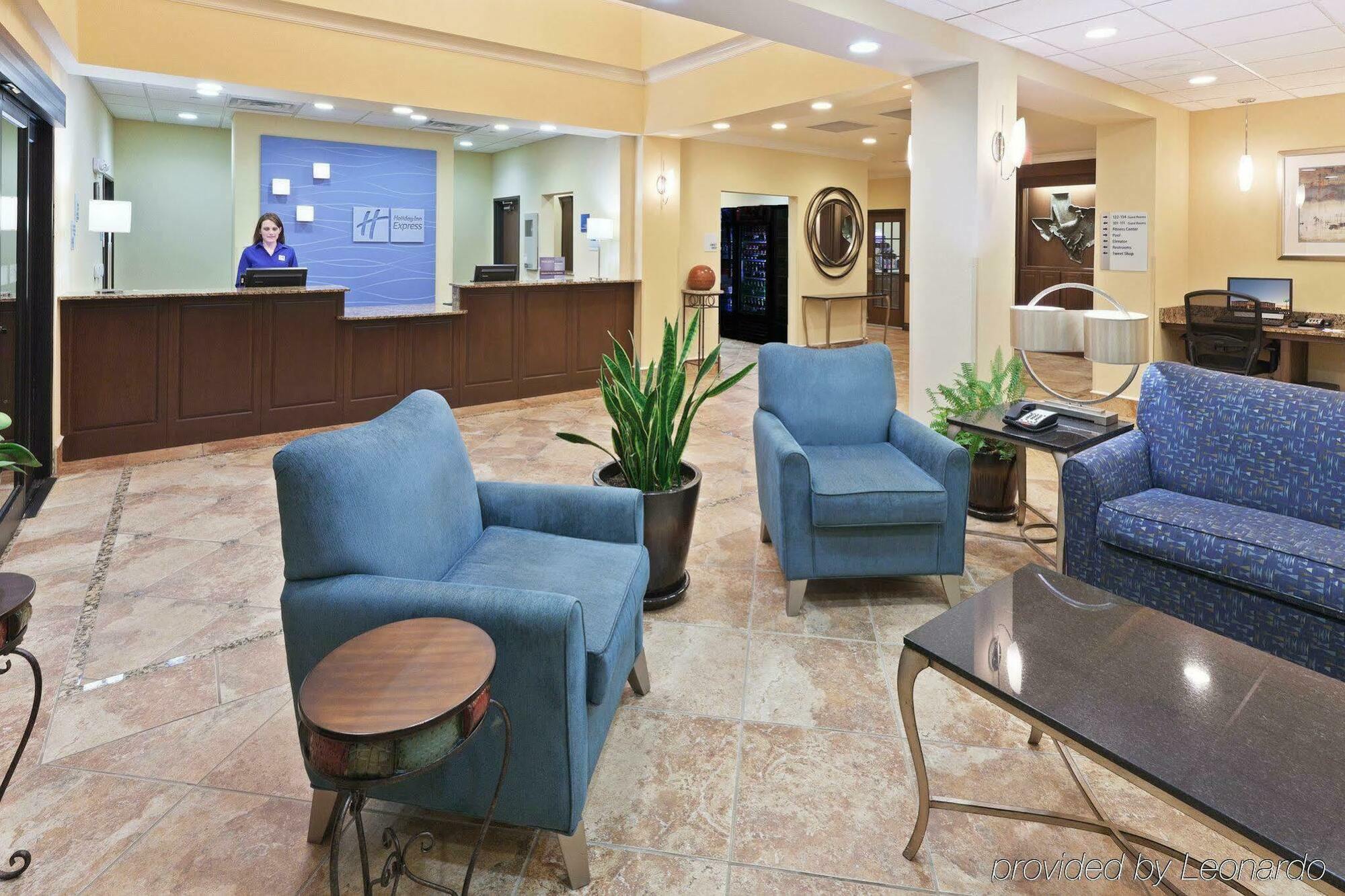 Express & Southwest - Wolfforth By Ihg Hotel